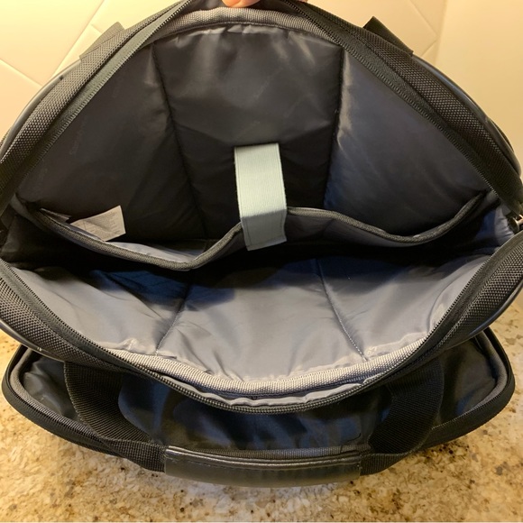 Samsonite black laptop bag with multiple compartments for all business needs. - Picture 4 of 6